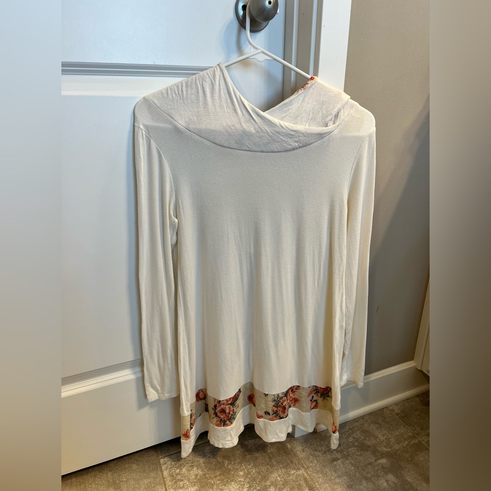 Long tunic with flower hood